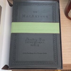 MacArthur Drawing Near Devotional Bible